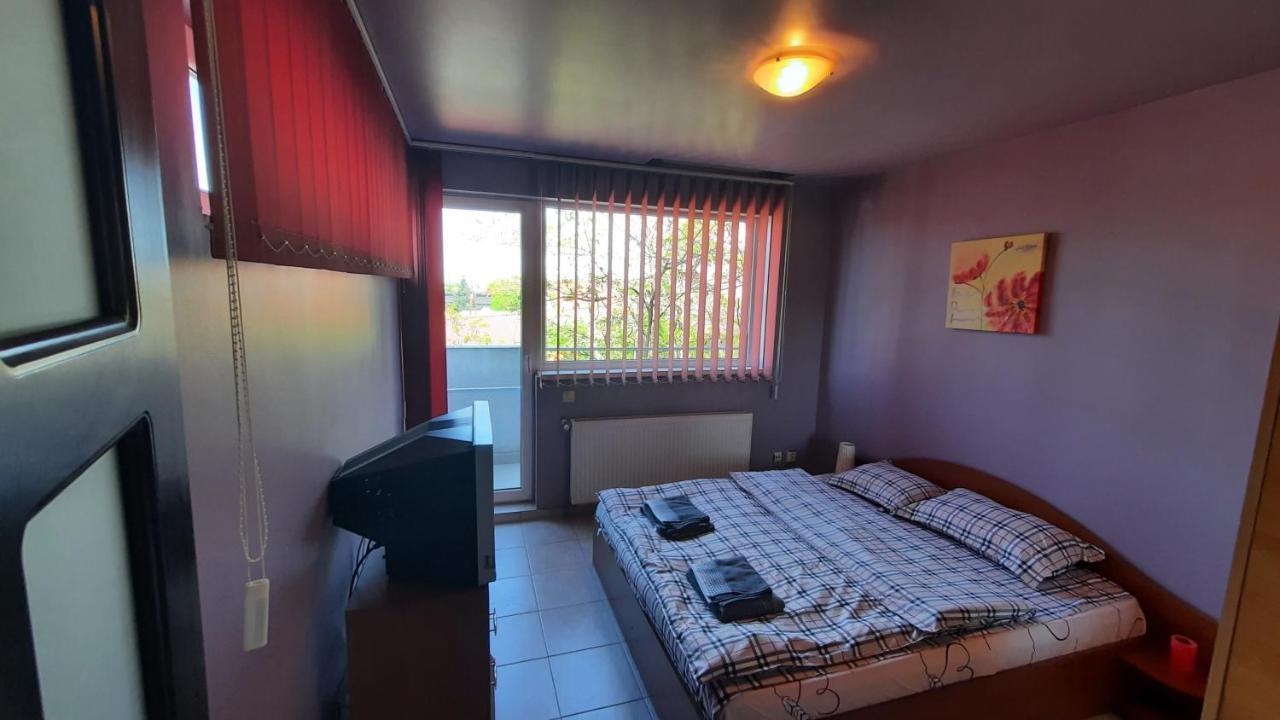 Spacious, Modern Condo In New Villa - Sleeps 6 Boekarest Buitenkant foto
