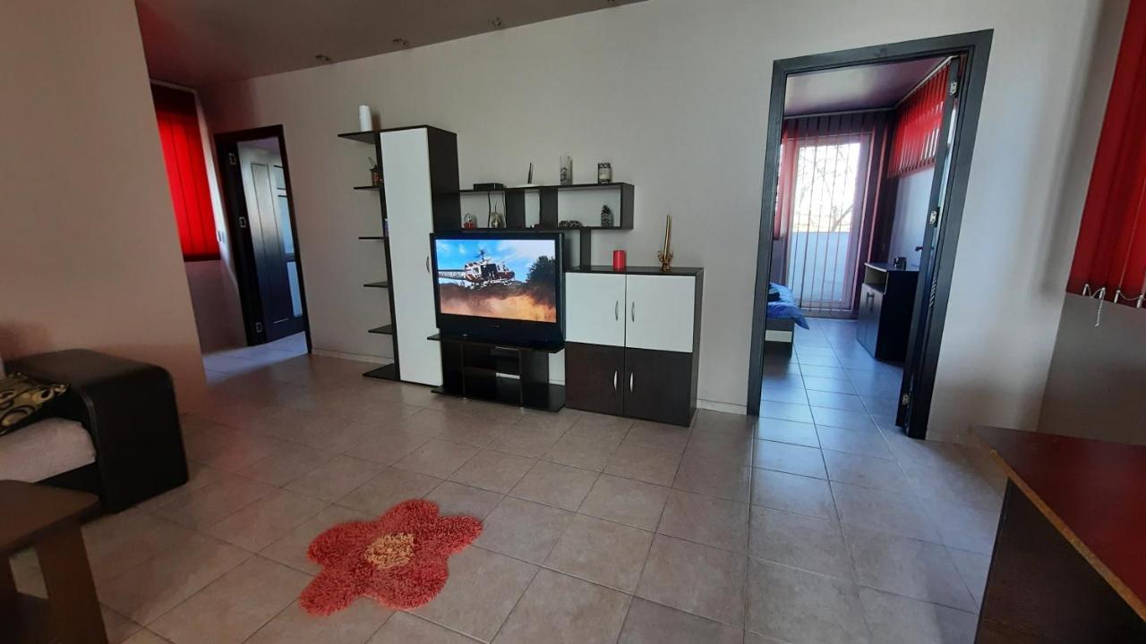 Spacious, Modern Condo In New Villa - Sleeps 6 Boekarest Buitenkant foto