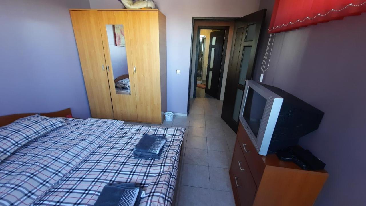 Spacious, Modern Condo In New Villa - Sleeps 6 Boekarest Buitenkant foto