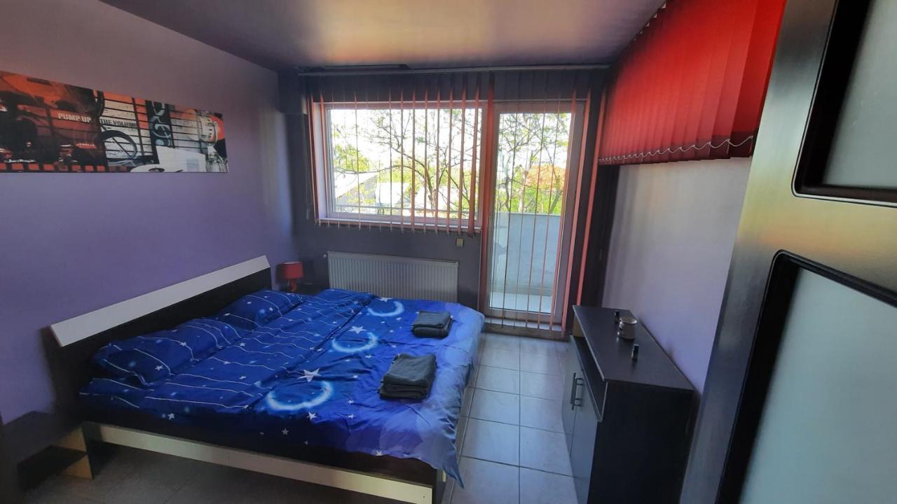 Spacious, Modern Condo In New Villa - Sleeps 6 Boekarest Buitenkant foto