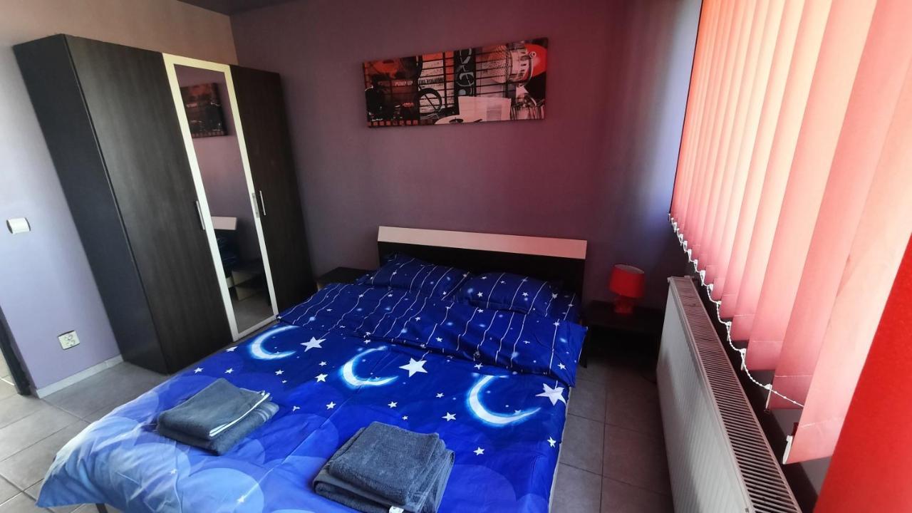 Spacious, Modern Condo In New Villa - Sleeps 6 Boekarest Buitenkant foto