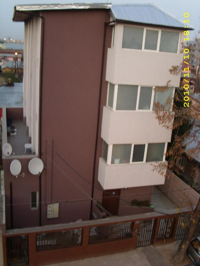 Spacious, Modern Condo In New Villa - Sleeps 6 Boekarest Buitenkant foto