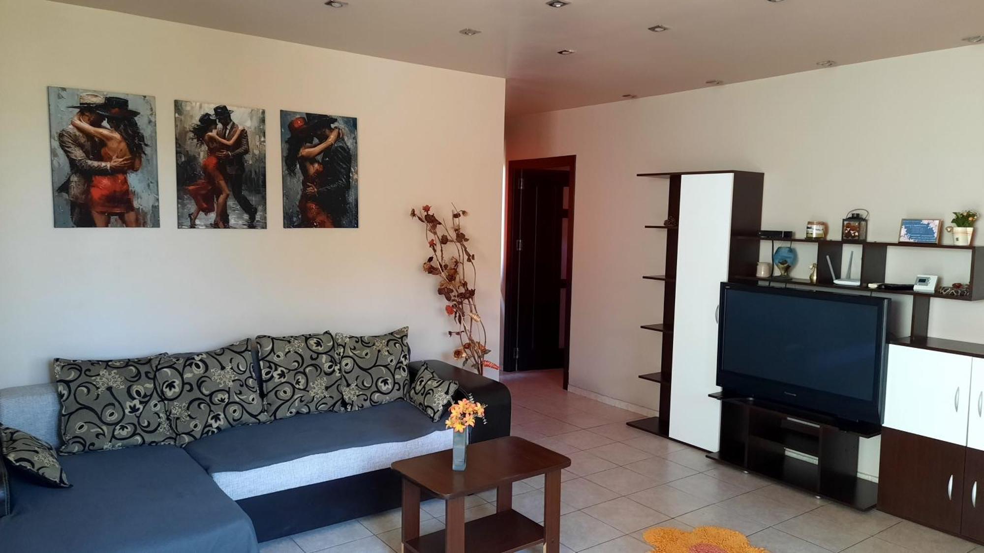 Spacious, Modern Condo In New Villa - Sleeps 6 Boekarest Buitenkant foto