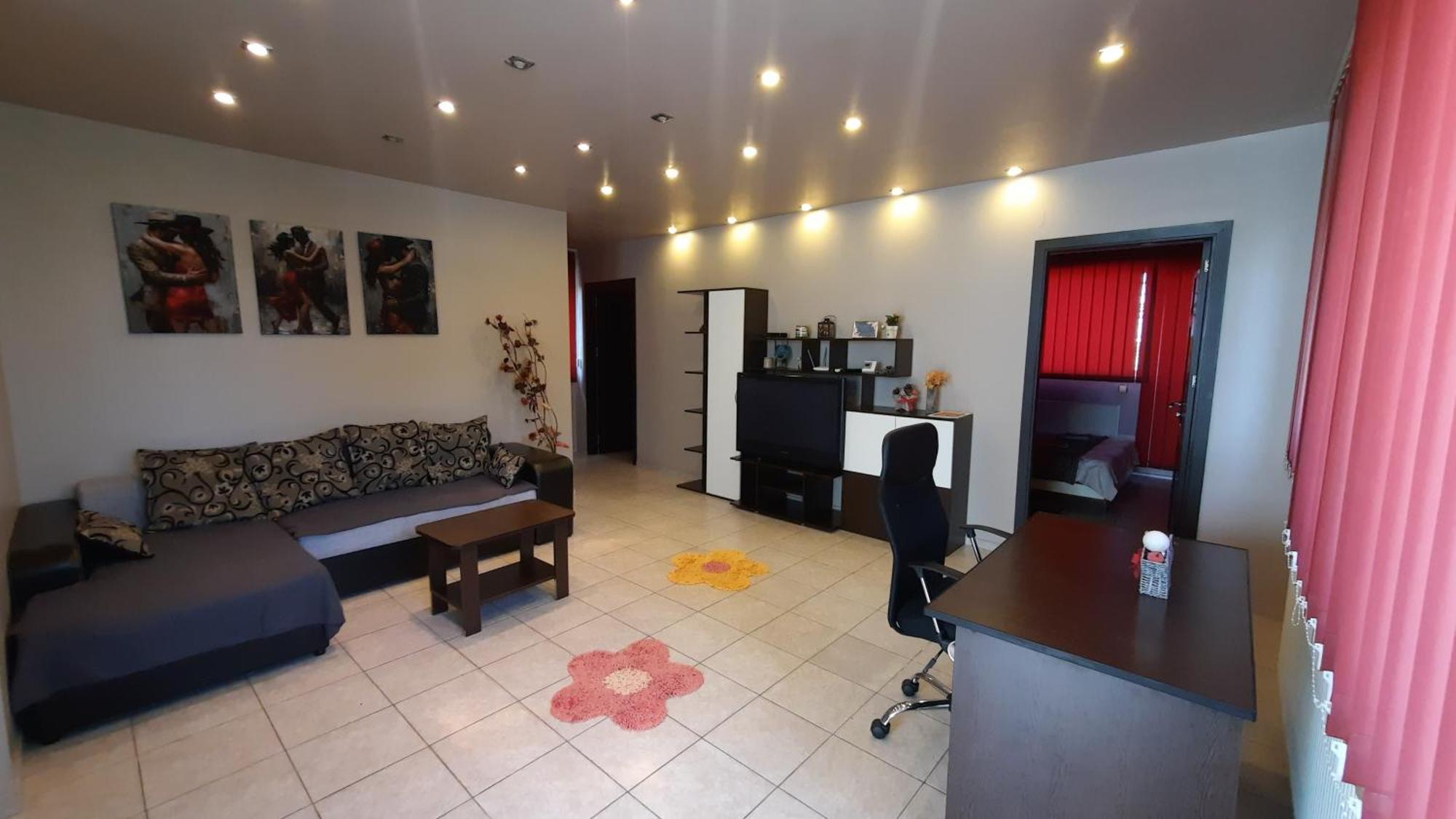Spacious, Modern Condo In New Villa - Sleeps 6 Boekarest Buitenkant foto