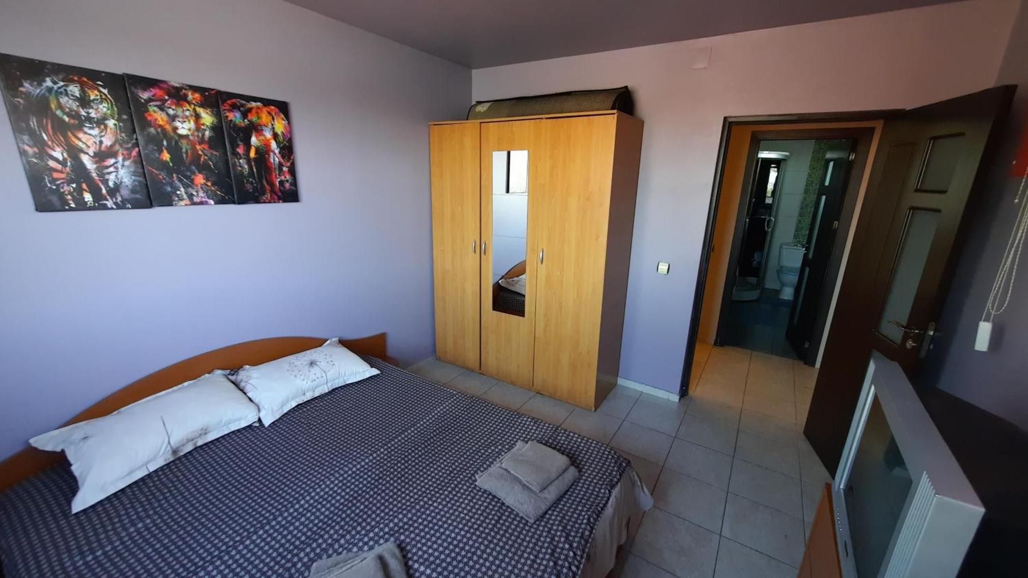 Spacious, Modern Condo In New Villa - Sleeps 6 Boekarest Buitenkant foto